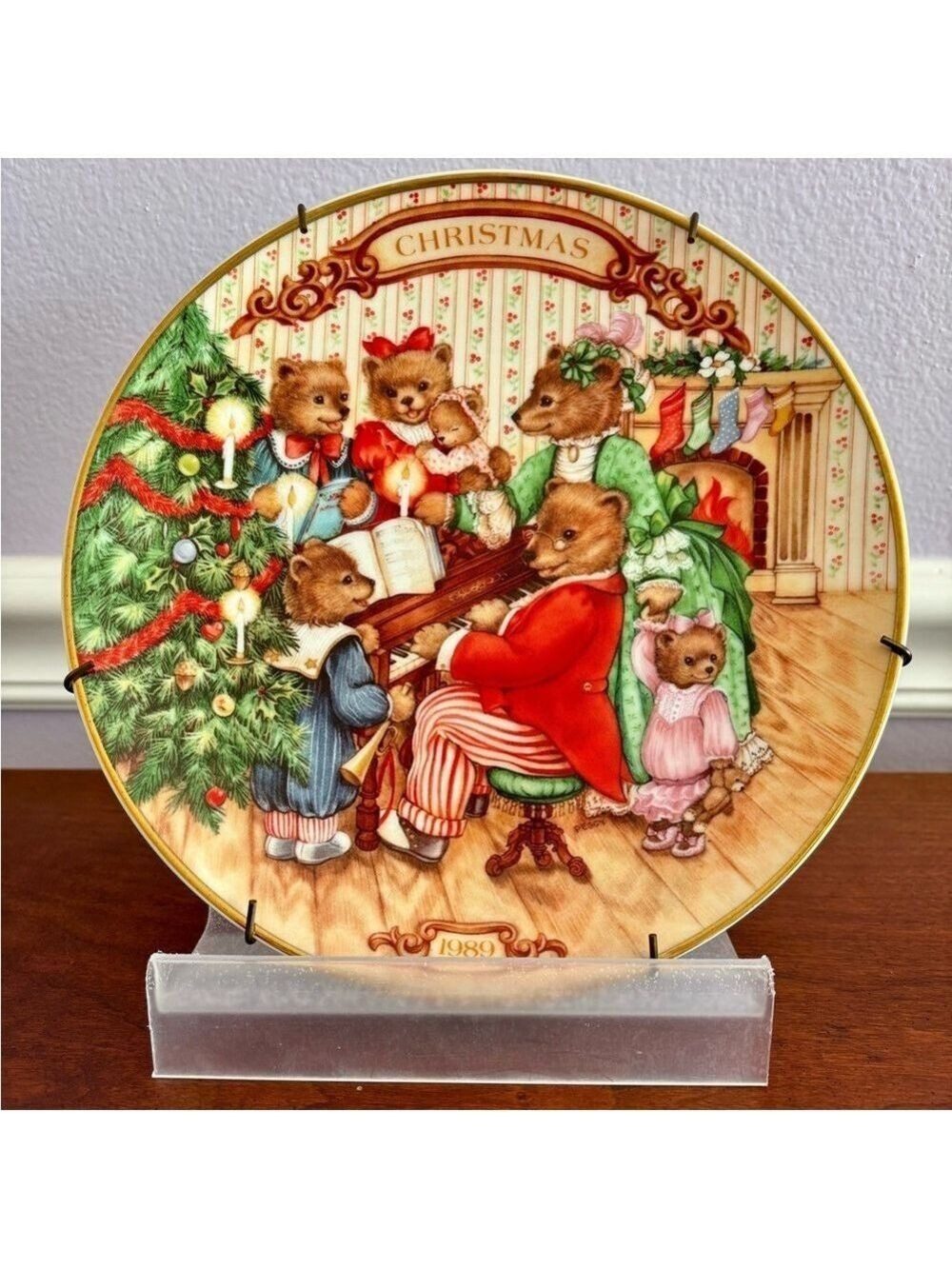 Vintage Avon 1989 “Together For Christmas” Plate – 22K Gold Trim, EUC